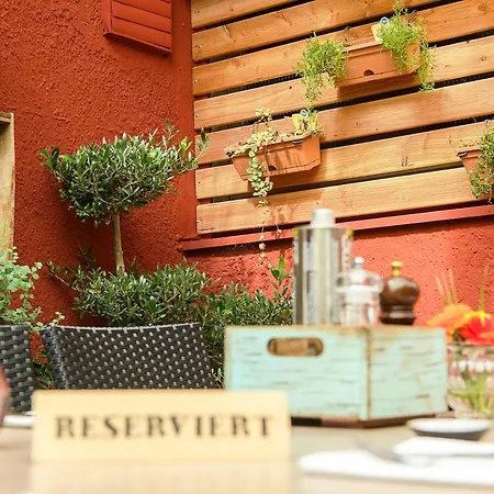 Zum Scheffelhof ゲストハウス 3*